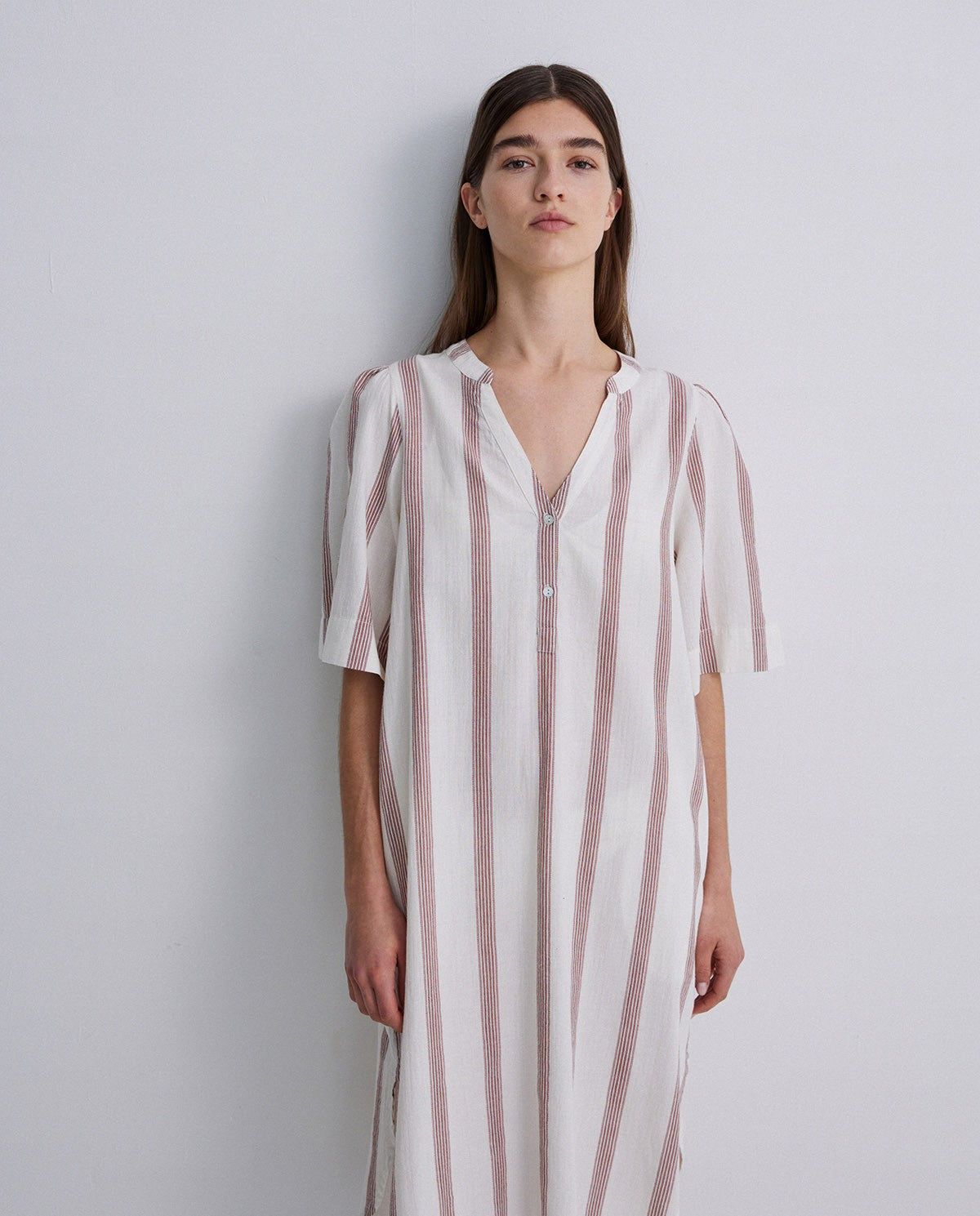 Kurzes Musselin-Kleid – Rückseite in Ecru #Farbe_Ecru