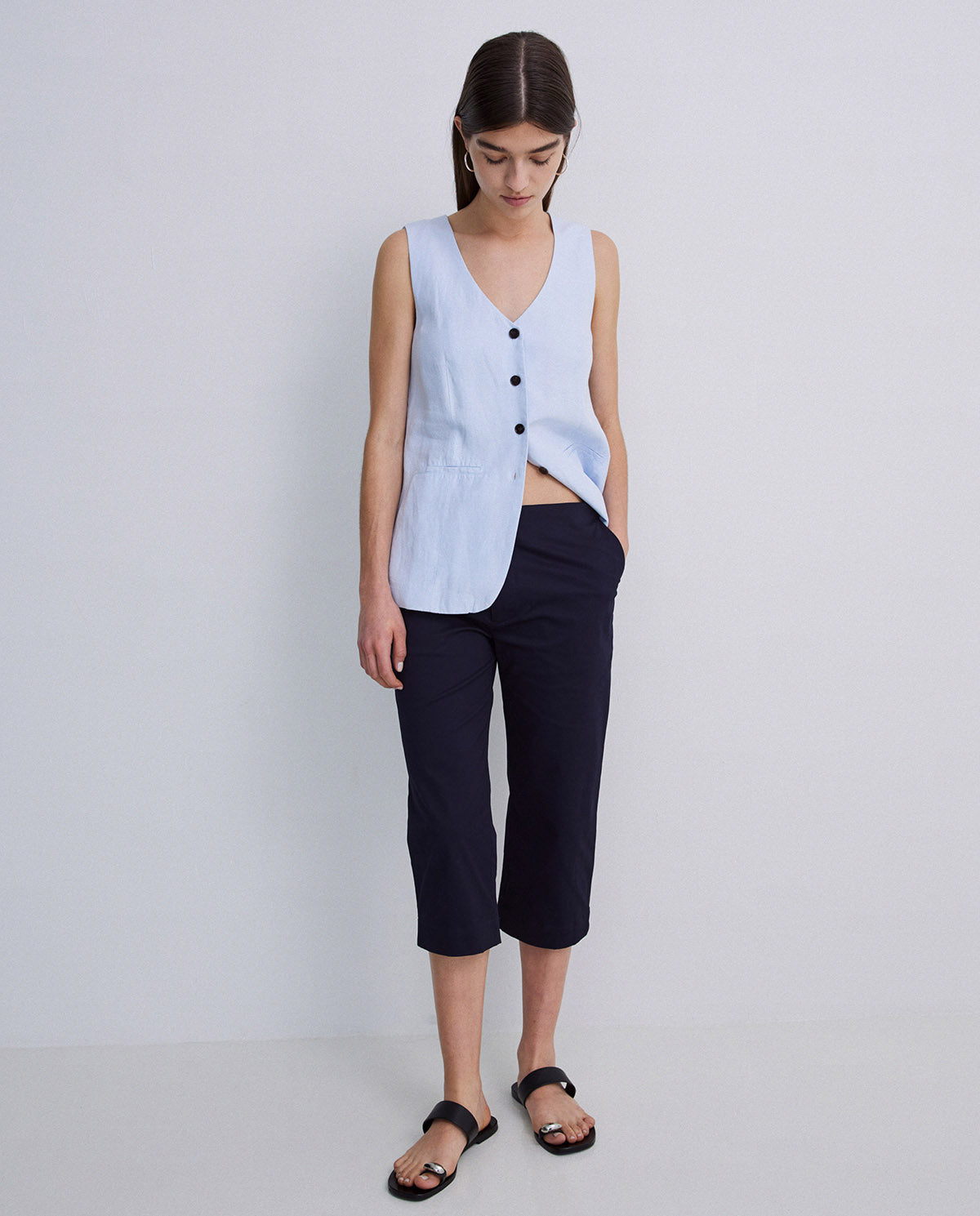 Lange Weste aus Tencel Leinen Mix in Ecru – Detailansicht Stoff #farbe_ecru