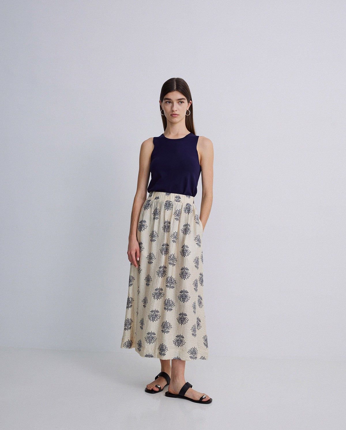 Maxirock mit Blumenmuster – Halbnahaufnahme myloook