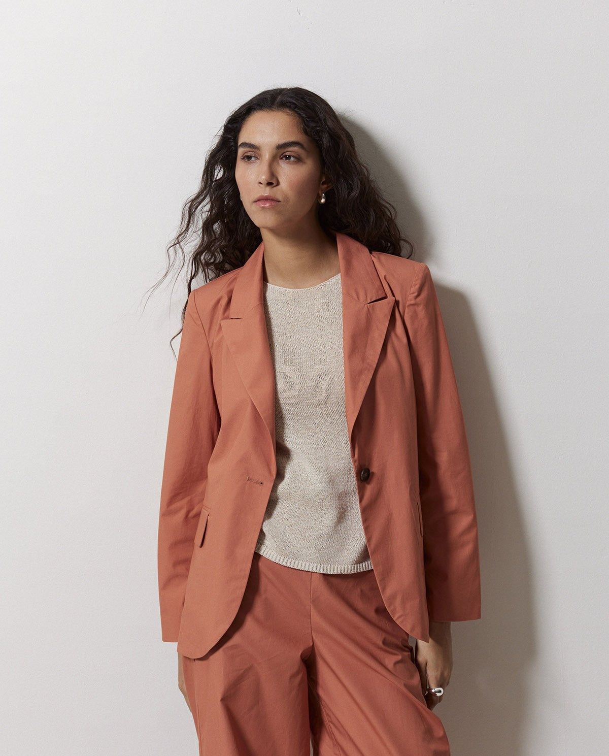 Sportlicher Blazer aus Popeline in Terracota – Styling-Ansicht #farbe_terracota