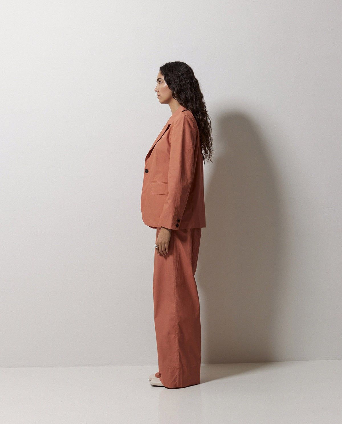 Sportlicher Blazer aus Popeline in Terracota – Detailansicht Stoff myloook #farbe_terracota