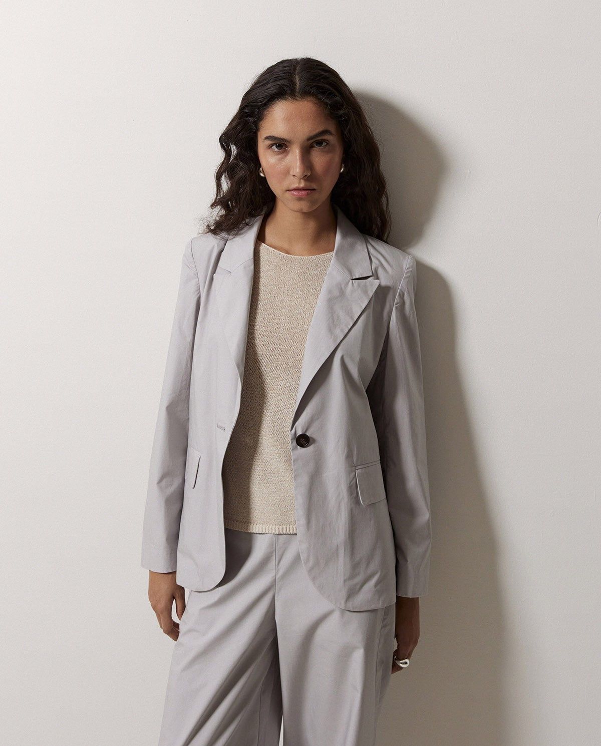 Sportlicher Blazer aus Popeline in Hellgrau – Detailansicht Verarbeitung #farbe_hellgrau