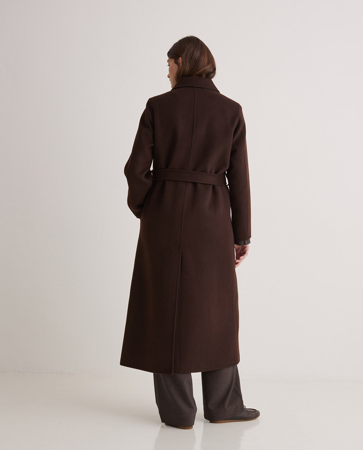 Handgefertigter langer Mantel aus Wollmischgewebe