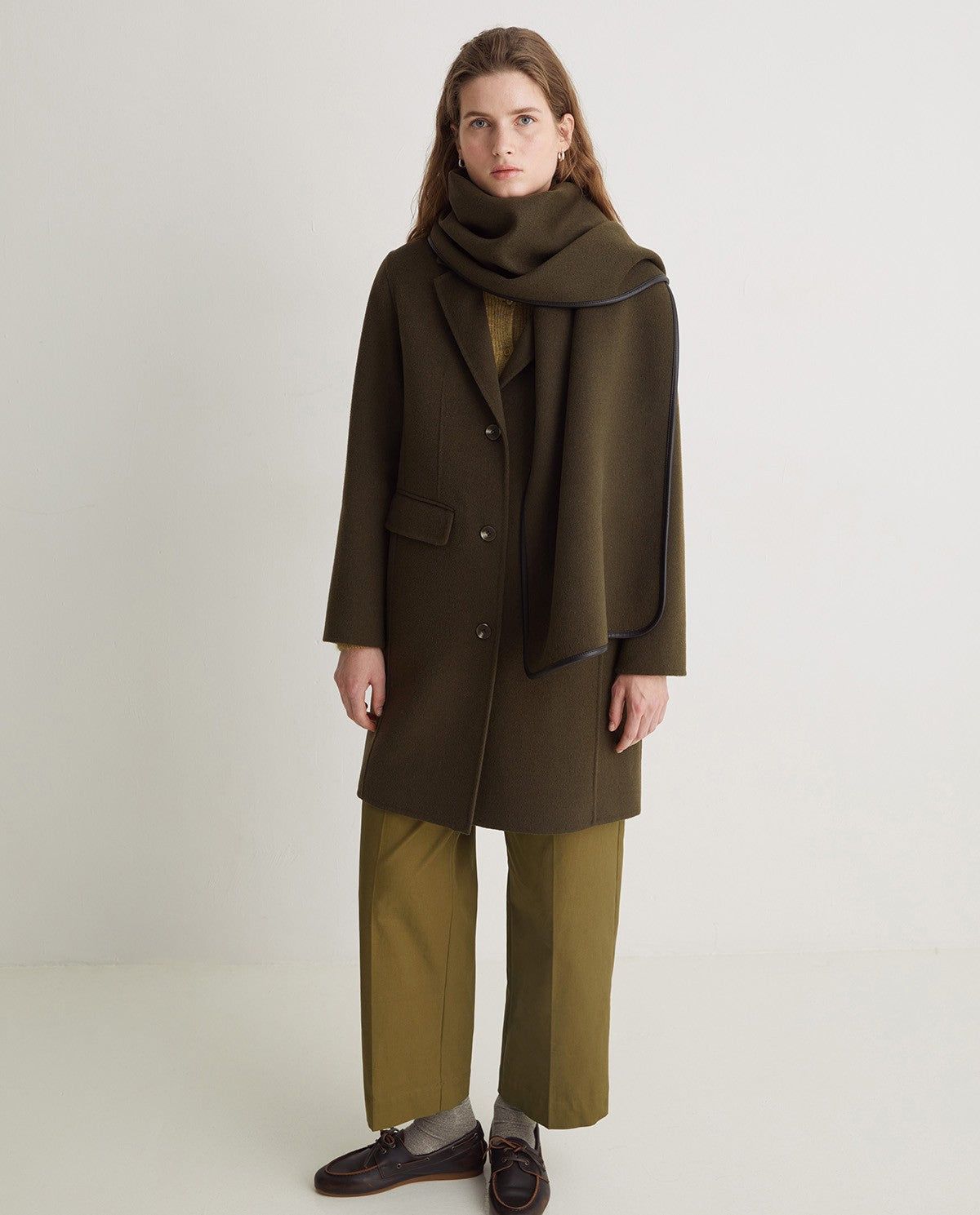 Midi Wollmantel in Khaki – Detailansicht Stoff #farbe_Khaki