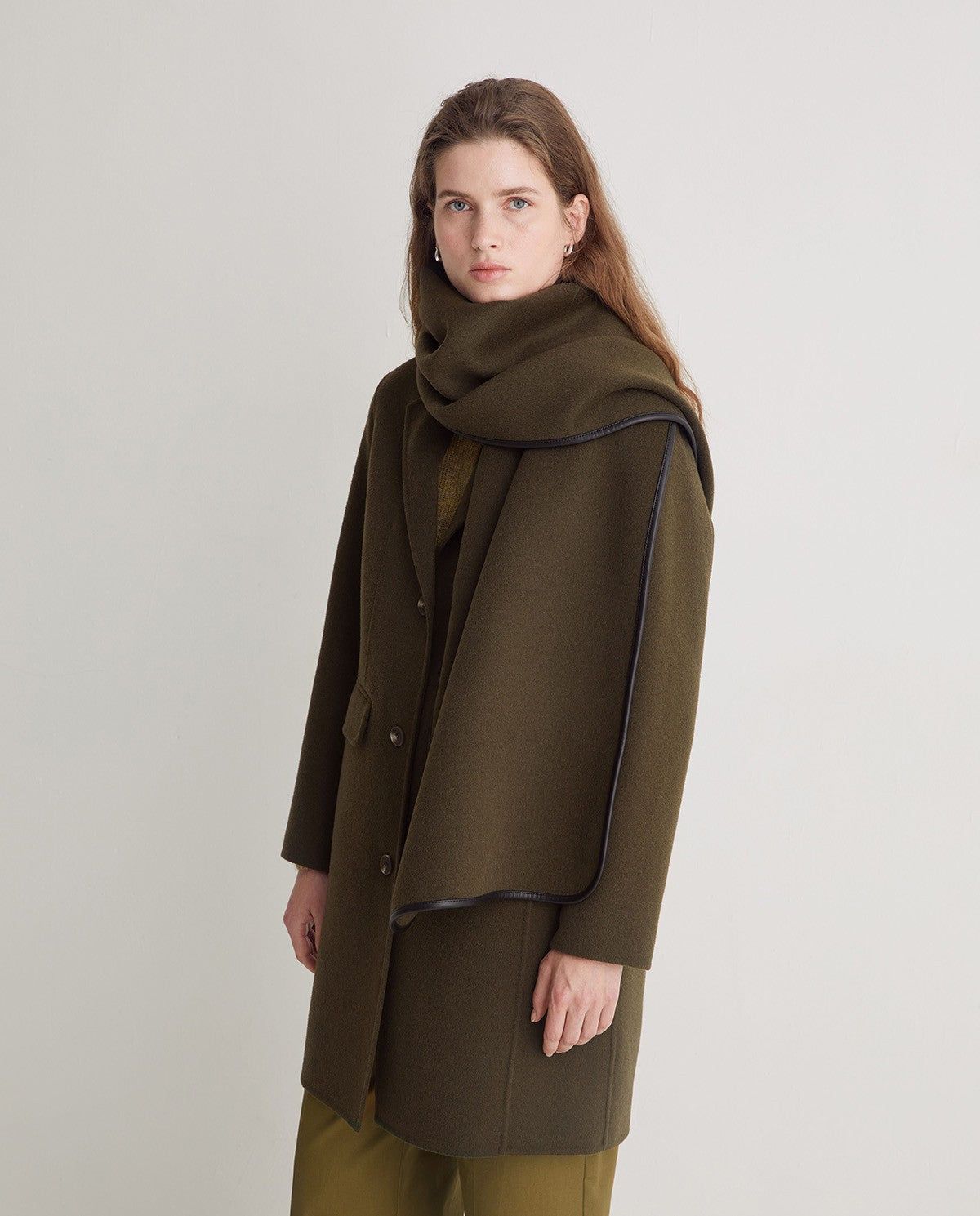 Midi Wollmantel in Khaki – Frontansicht myloook #farbe_Khaki
