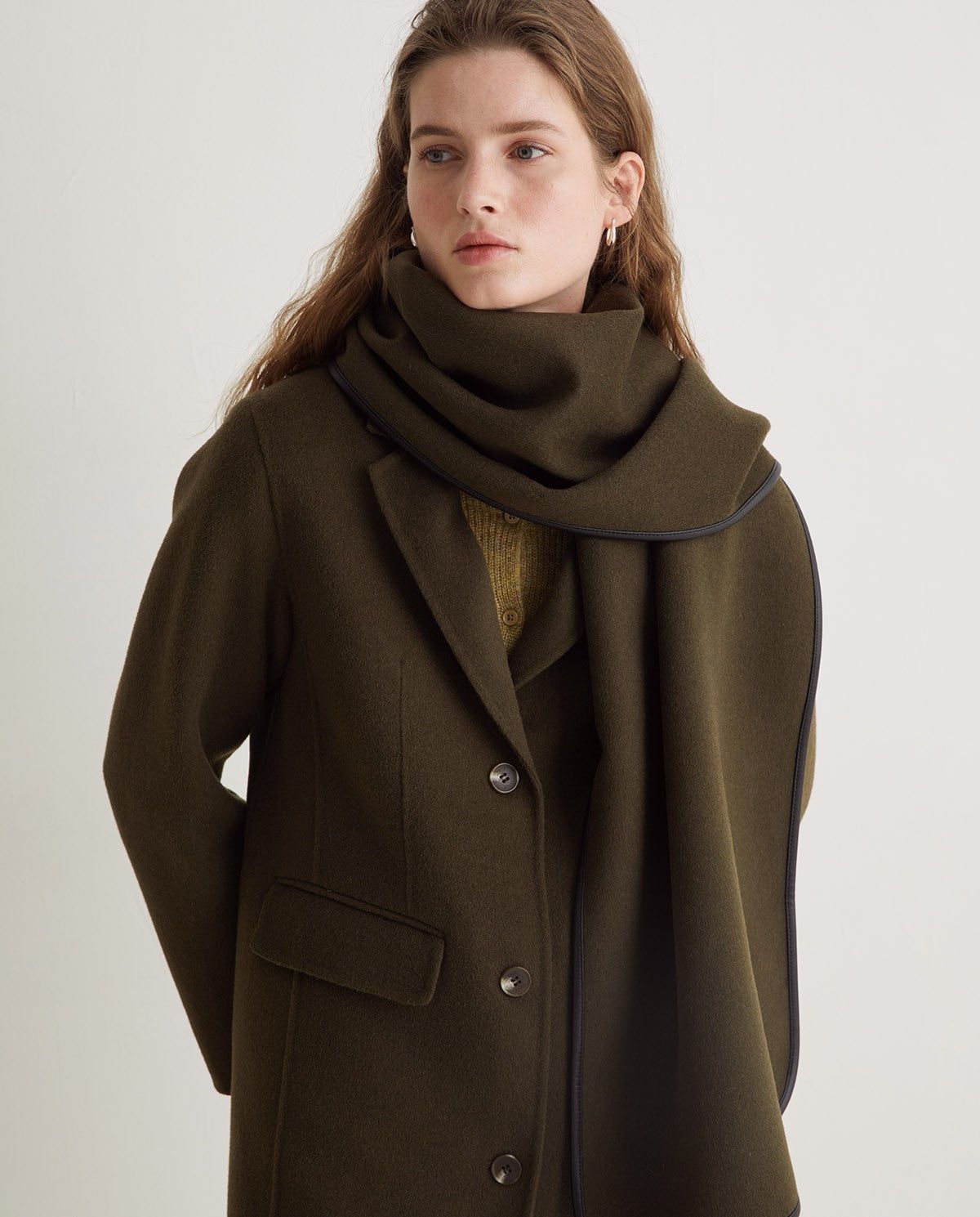 Midi Wollmantel – Ganzkörperansicht in Khaki #farbe_Khaki