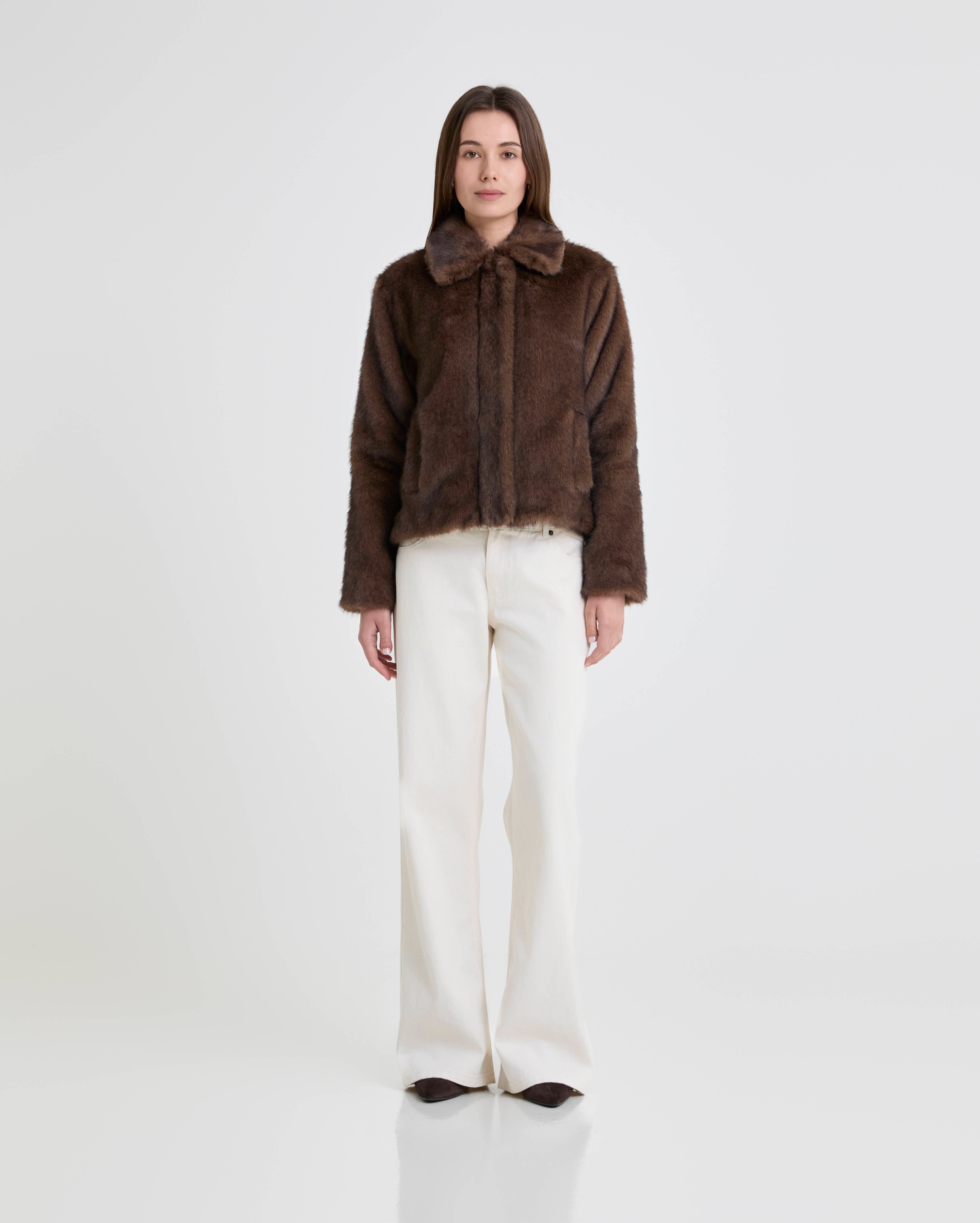 Kunstfell-Jacke Ganzkörperbild | myloook Fair Fashion