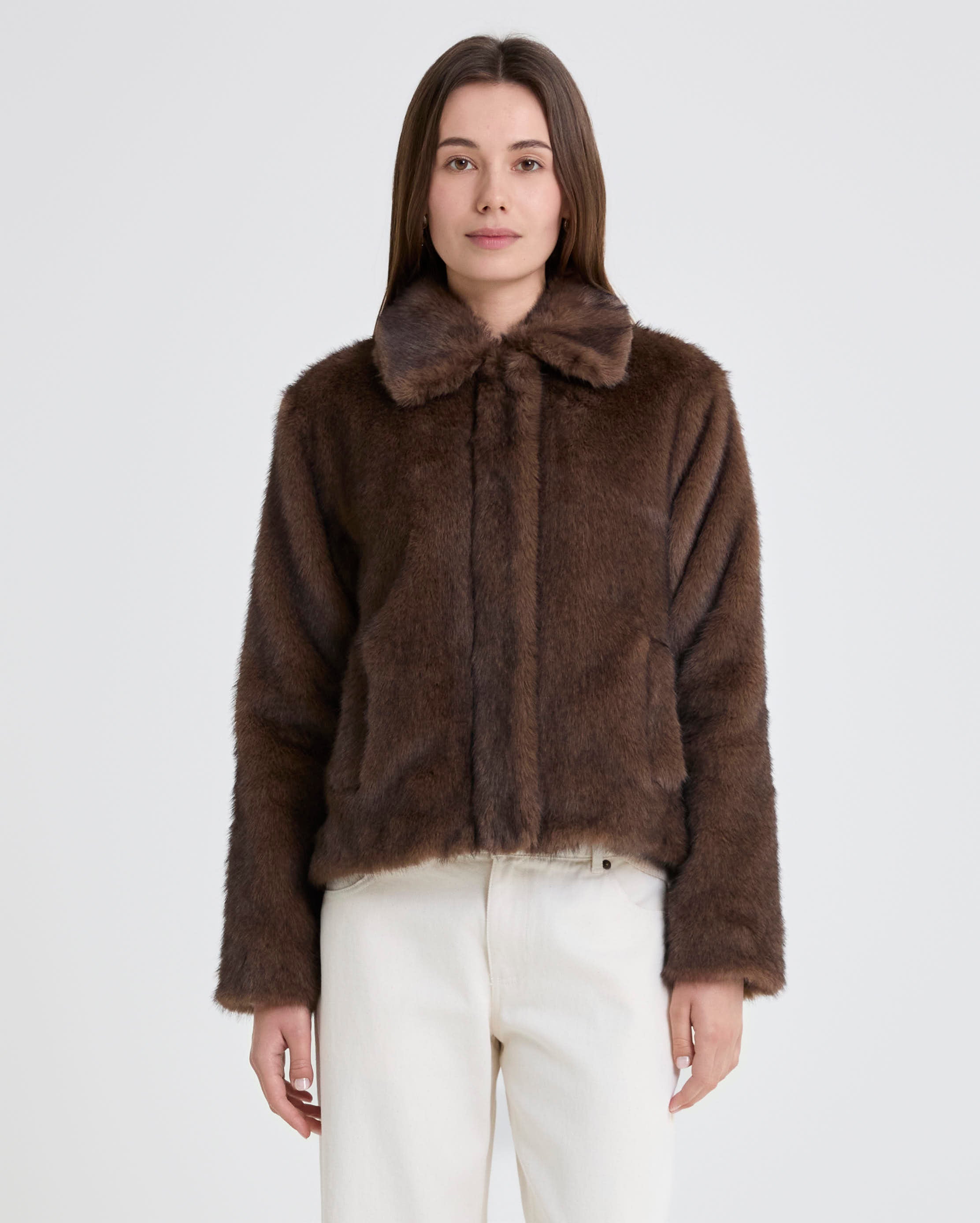 Kunstfell-Jacke Damen getragen Frontansicht | myloook Fair Fashion