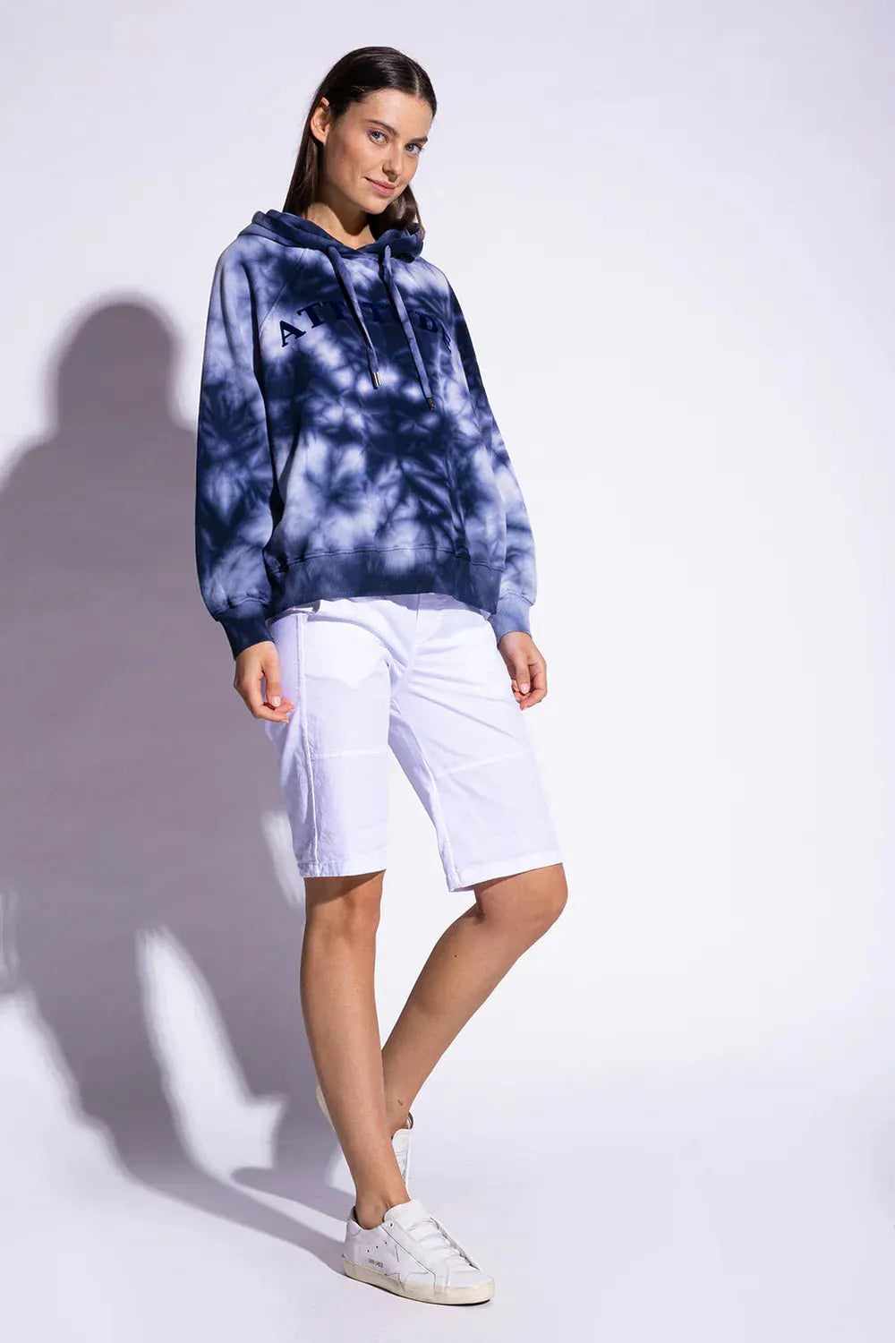 CLARA HOODIE - YOU0065 – Detailansicht Verarbeitung in Marineblau #farbe_marineblau