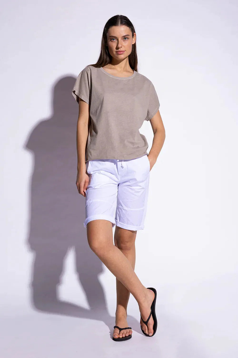 SUNNY Shirt in Taupe – Ansicht von vorne myloook #farbe_taupe