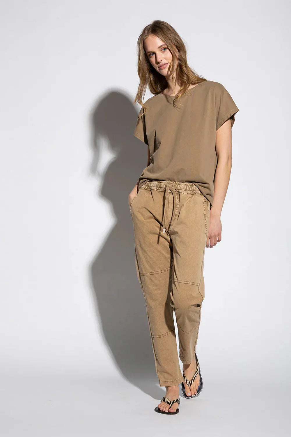 You Too Pant - cool vintage washed – Styling-Ansicht in Coconut #farbe_coconut