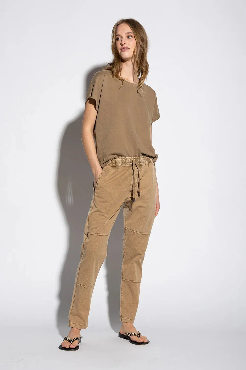 You Too Pant - cool vintage washed in Coconut – Detailansicht Verarbeitung #farbe_coconut