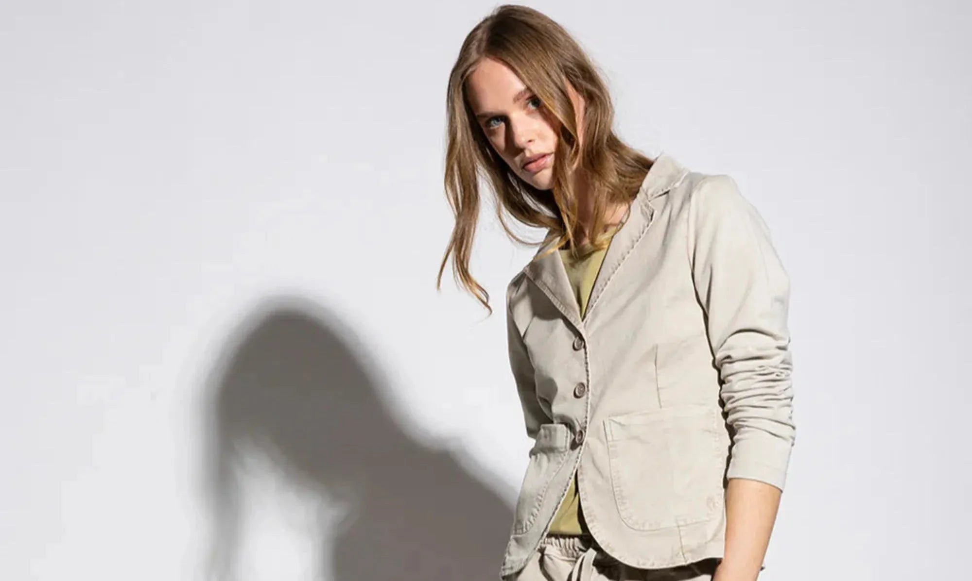 You Too Pant - cool vintage washed in Taupe – Ansicht von hinten myloook #farbe_taupe