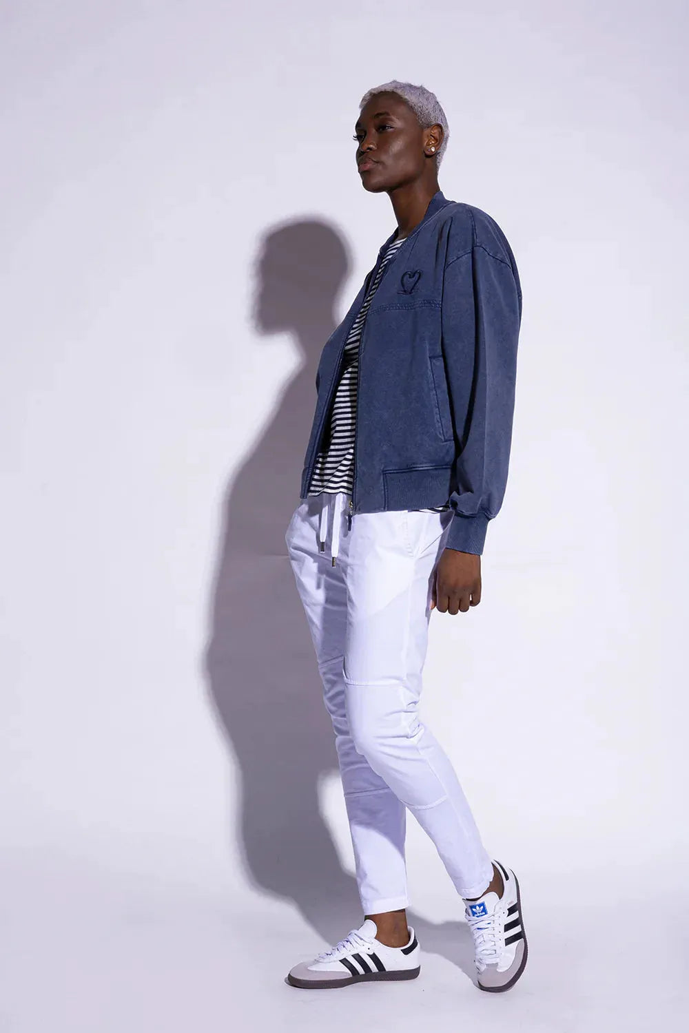 LIV Blouson in Navy – Seitenansicht myloook #farbe_navy