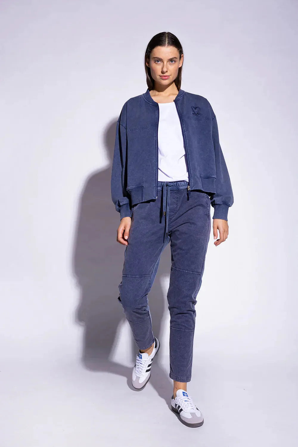 LIV Blouson in Navy – Detailansicht #farbe_navy