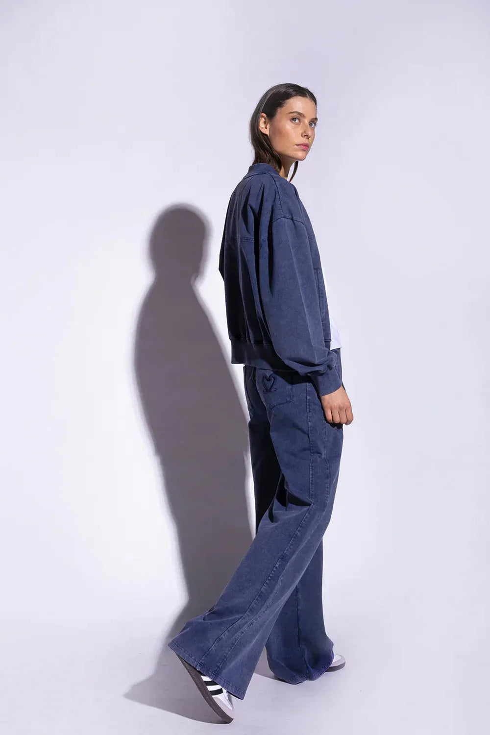 LIV Blouson – Detailaufnahme in Navy #farbe_navy