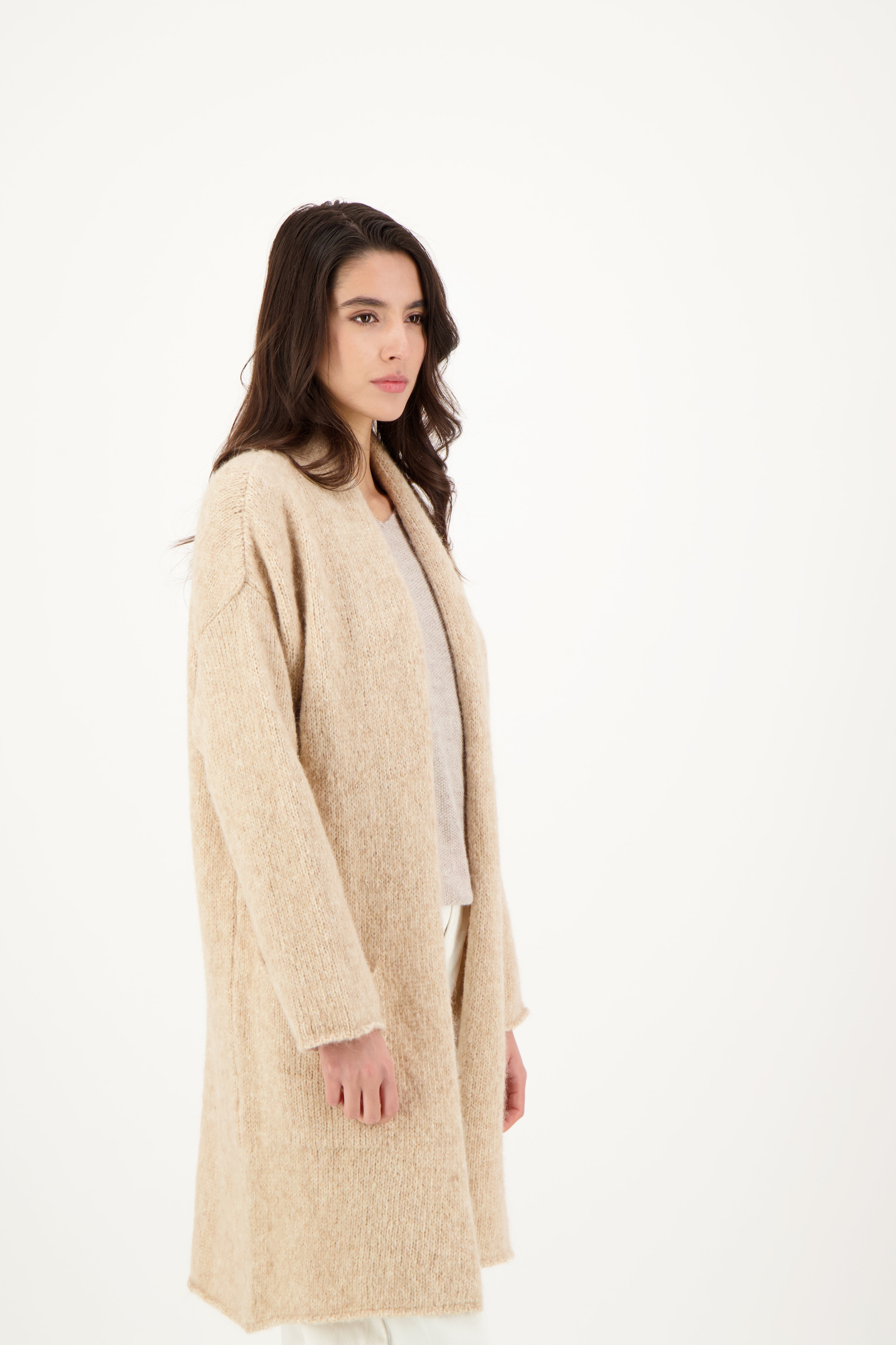 BRUME Long Cardigan – Produktfoto in Beige #farbe_beige