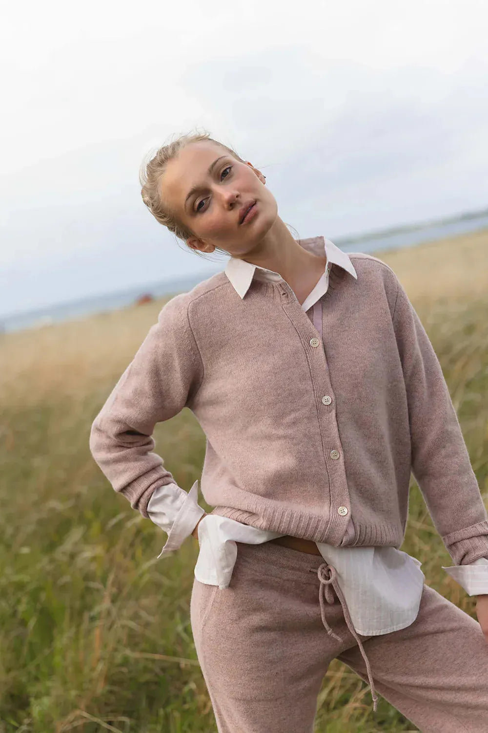 Feinstrick Cardigan in Altrosa – Produktbild myloook #farbe_Altrosa
