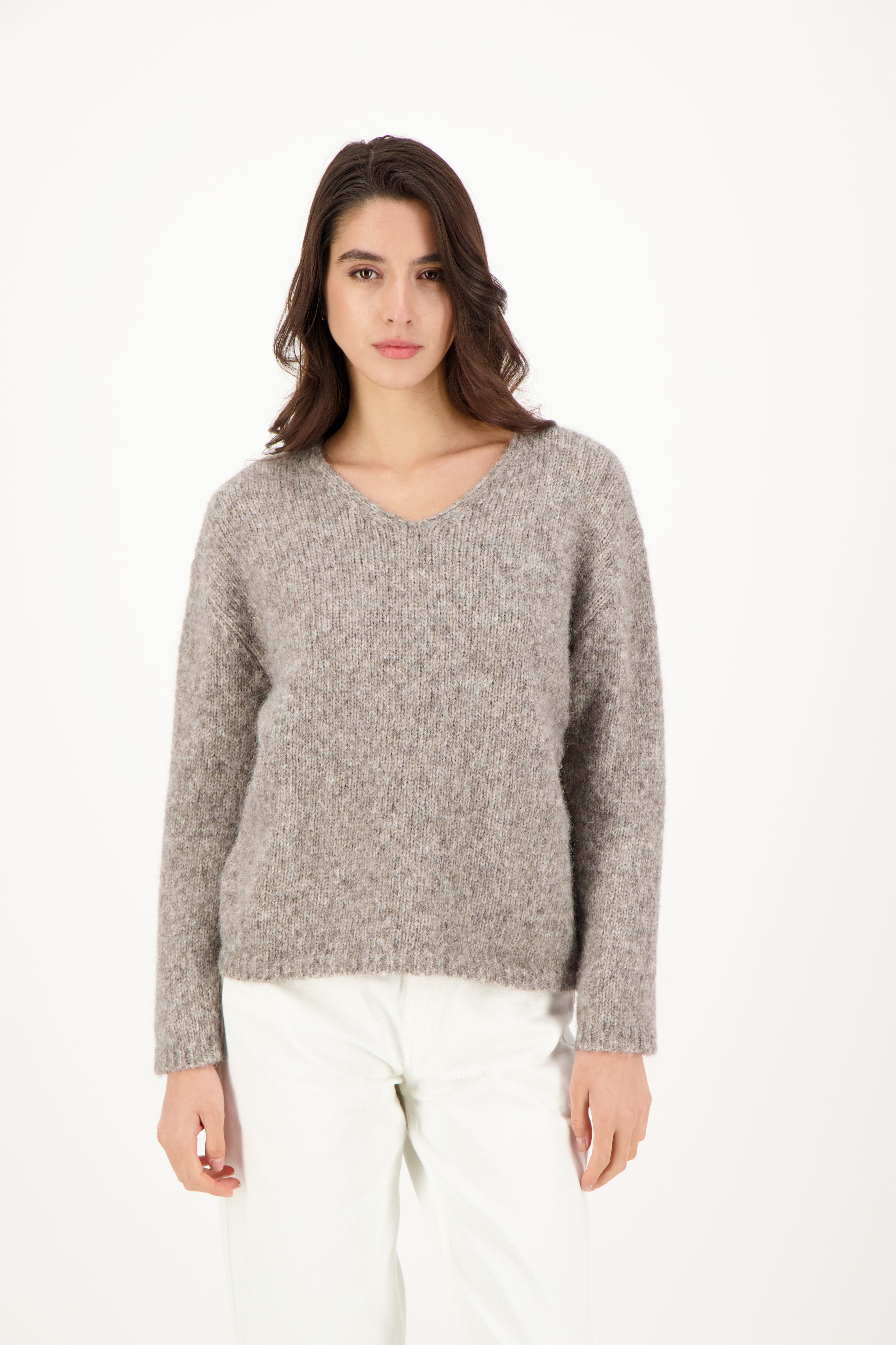 ECUME V-Neck Sweater in Light Grey – Ganzkörperansicht myloook #farbe_Light Grey