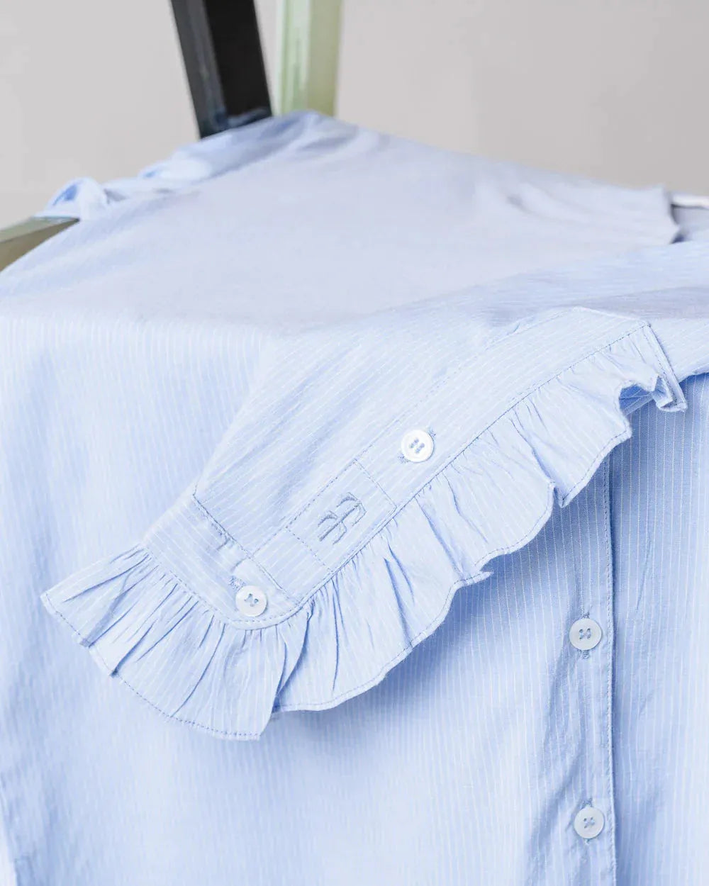 JourneyTT Bluse in Hellblau – Ansicht von hinten myloook #farbe_hellblau