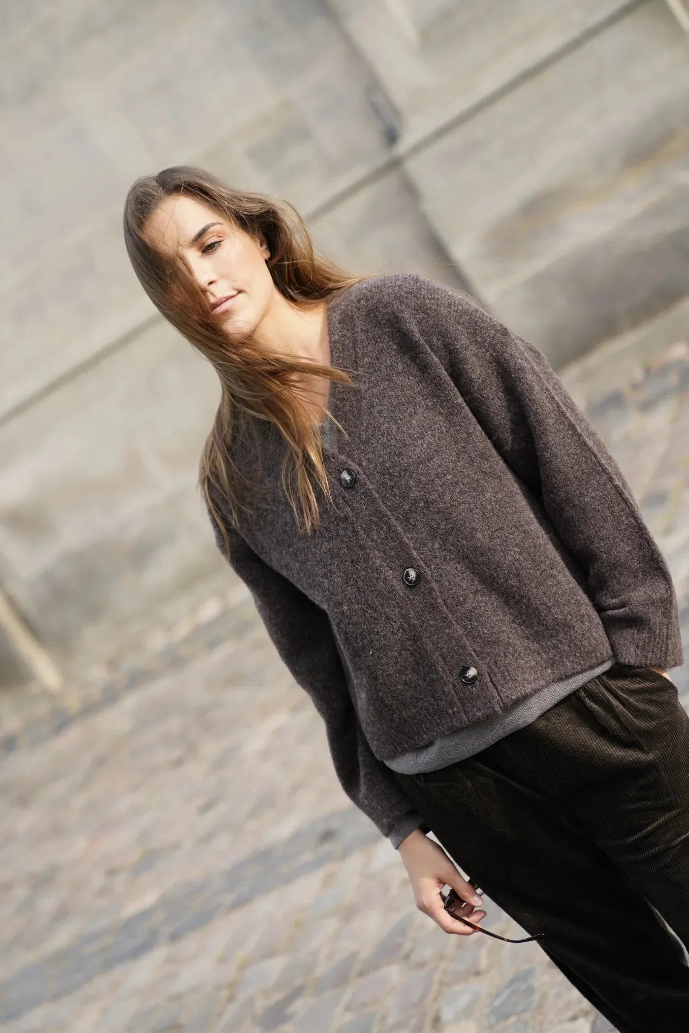 Kuscheliger Cardigan aus Alpaka-Mix – Produktfoto in Chocolate #farbe_Chocolate