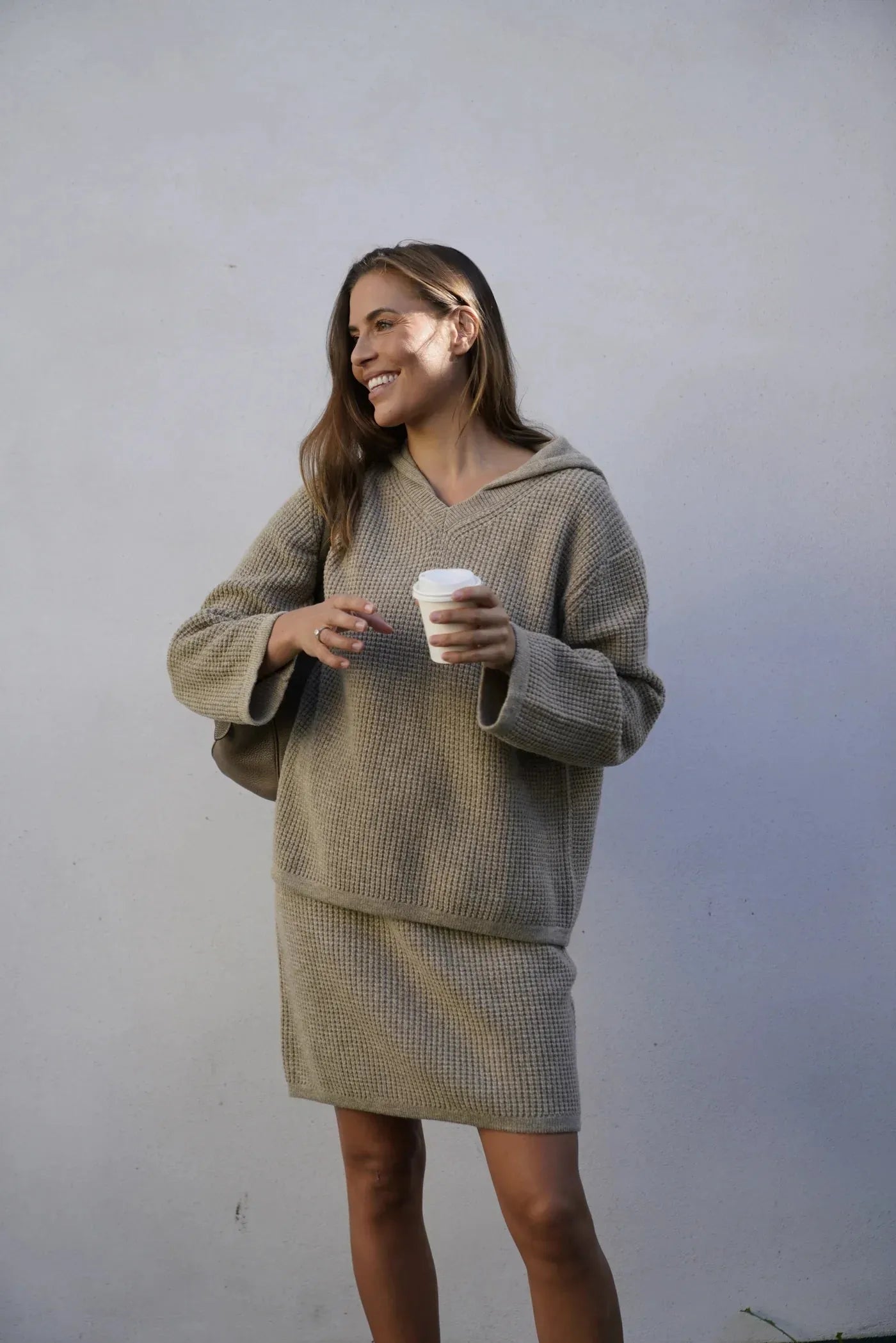 Strickrock Merinowolle - Nachhaltig und Stilvoll kombiniert mit passendem Pullover, ideal für gemütliche Herbsttage. Komfortabel und atmungsaktiv.