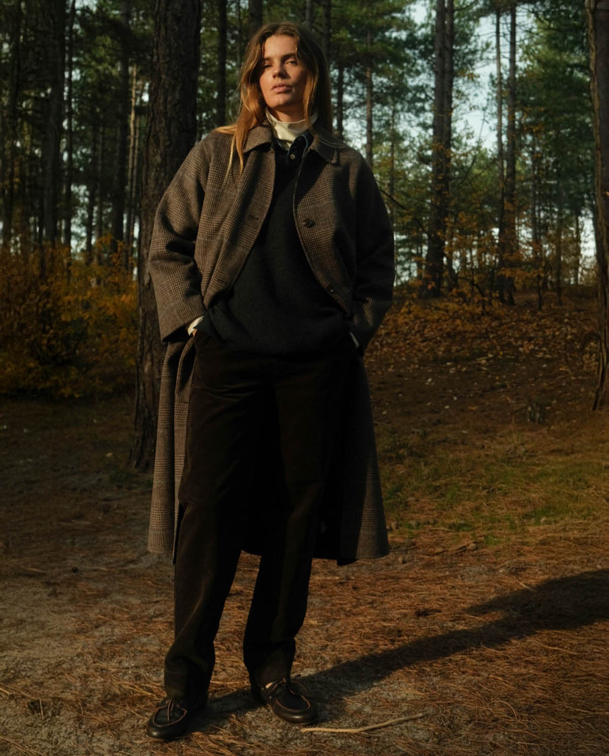 Langer, handgefertigter Mantel aus Wollmischgewebe