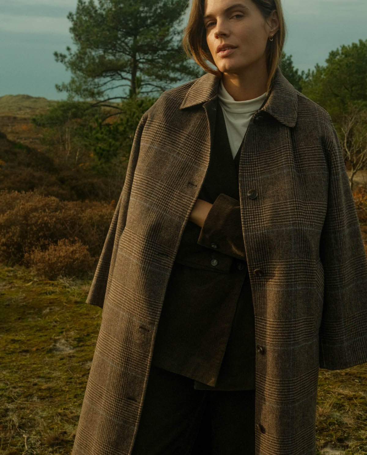 Langer, handgefertigter Mantel aus Wollmischgewebe