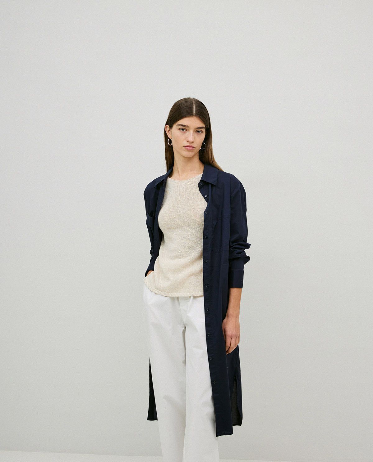 Hemdblusenkleid – Styling-Ansicht in Marineblau als Jacke getragen #farbe_marineblau