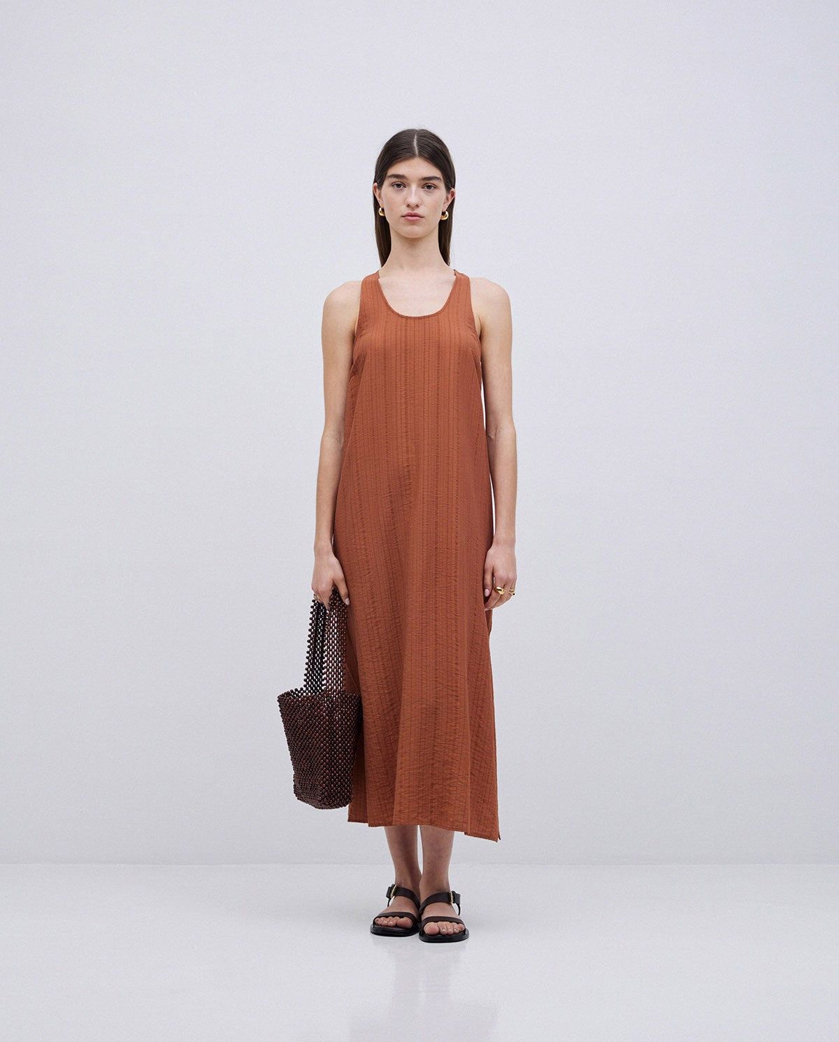 Ärmelloses, langes Kleid in Terracota – Styling-Ansicht myloook #farbe_terracota
