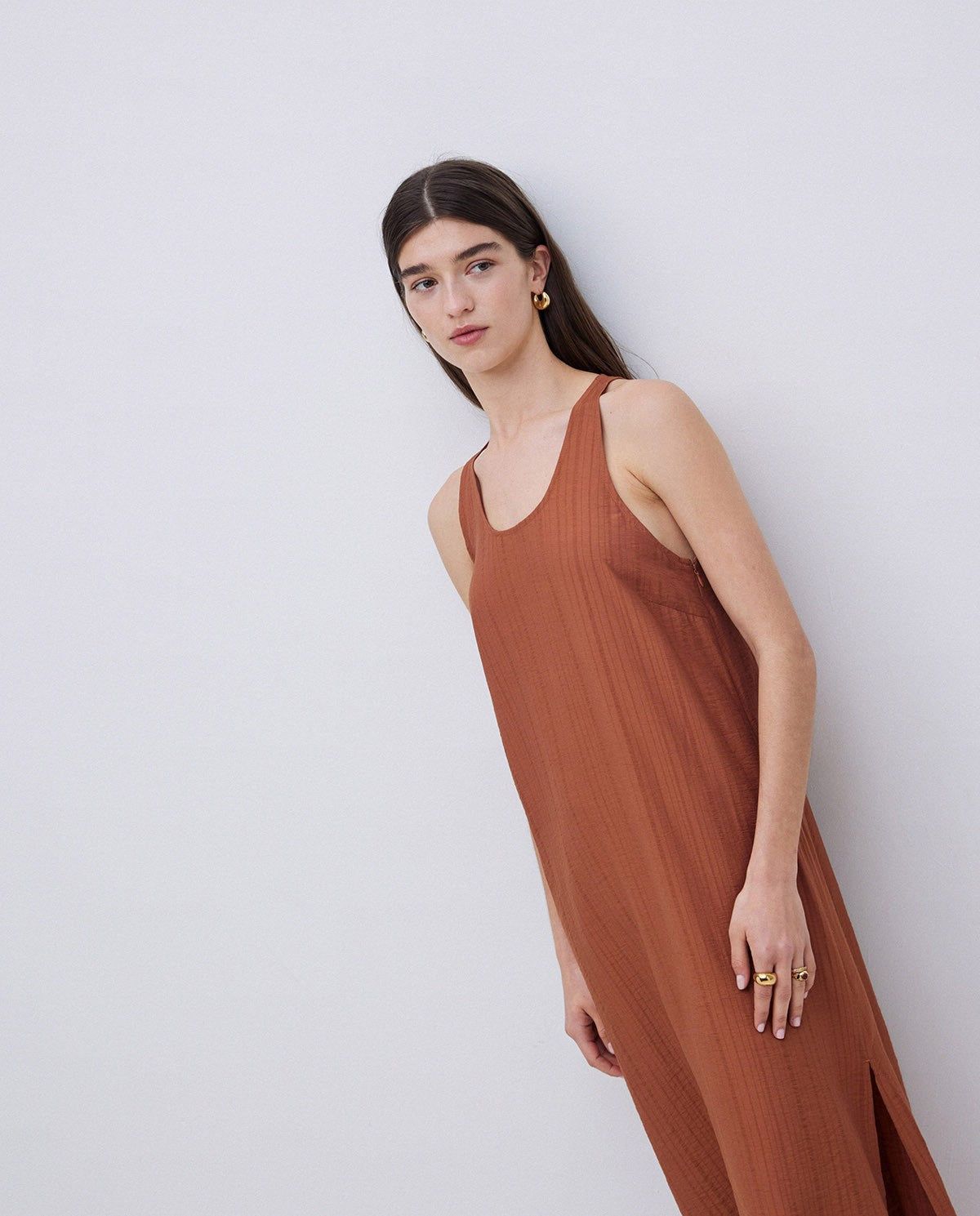 Ärmelloses, langes Kleid in Terracota – Rückansicht #farbe_terracota