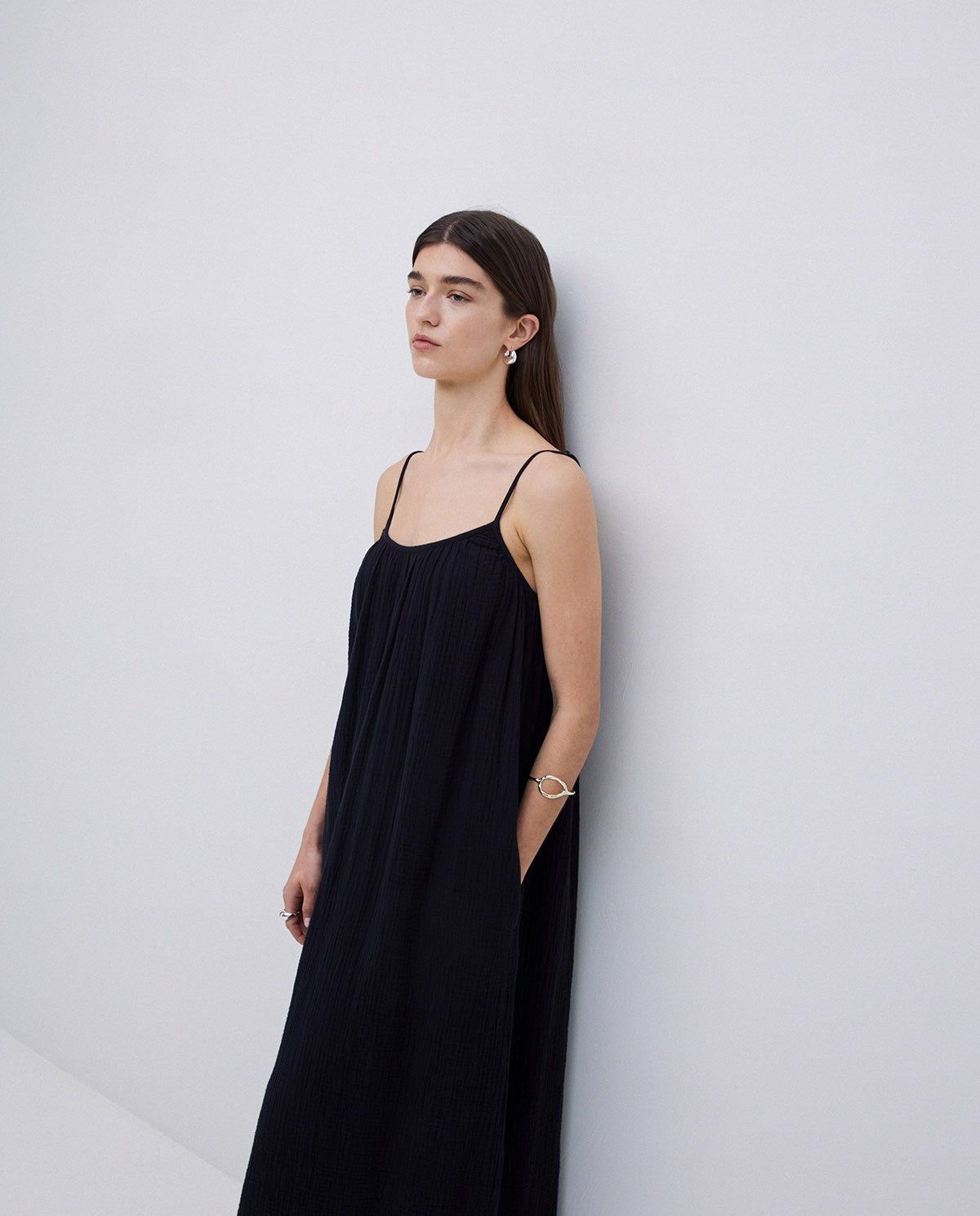Luftiges Musselin-Maxikleid – Nahaufnahme in Schwarz #farbe_schwarz