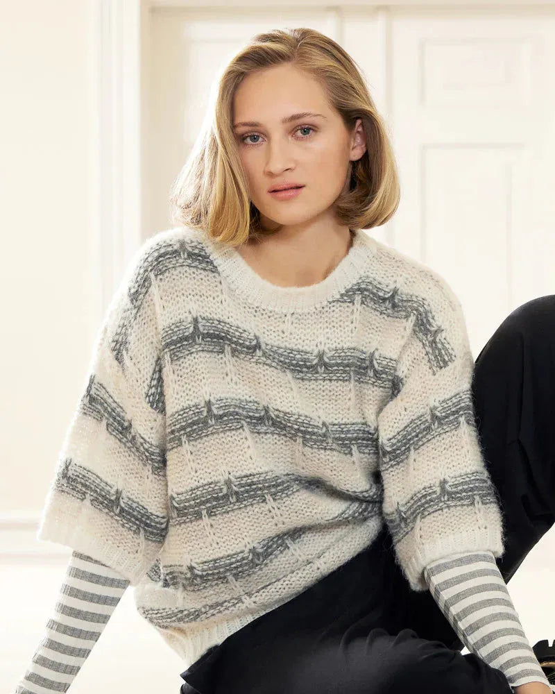 IrisTT Short Sleeve Pullover in Grau-gestreift – Ganzkörperansicht myloook #farbe_grau-gestreift