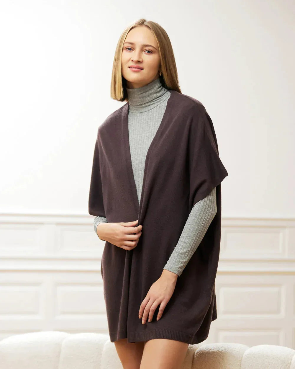 EVITATT Oversize Bolero – Detailansicht Verarbeitung in Weiß #farbe_weiß