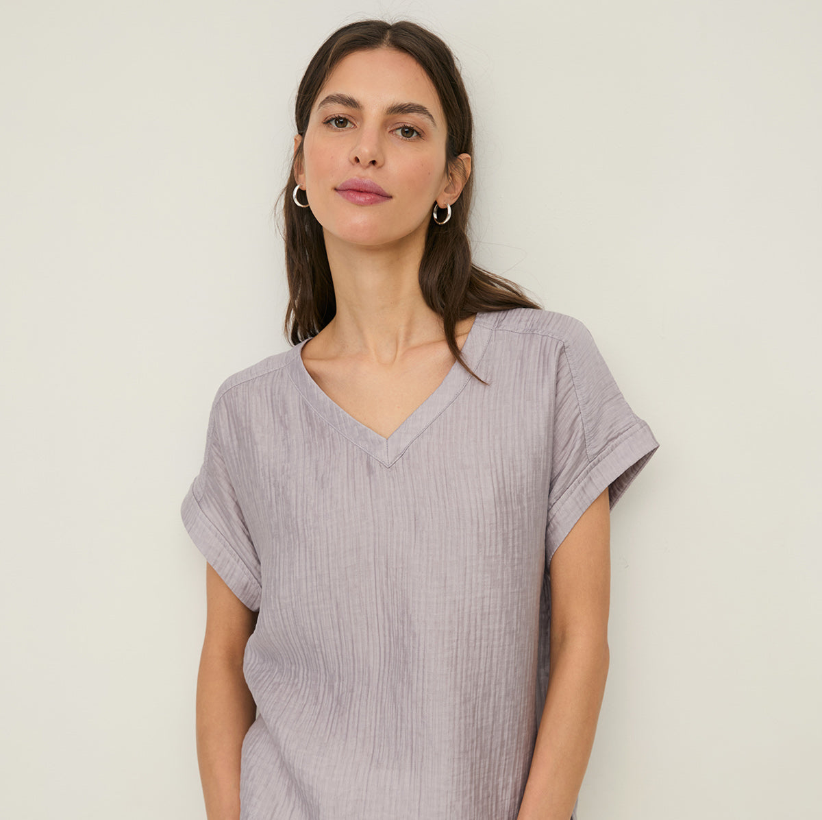 V-Neck Bluse mit Knittereffekt in Mauve – Seitenansicht #farbe_mauve