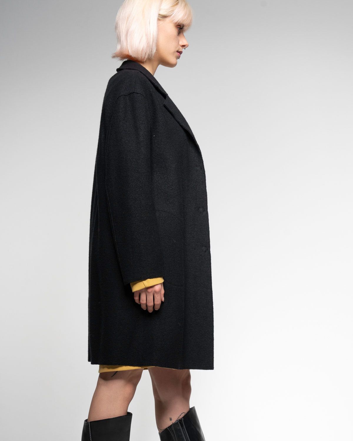 Walkmantel in Raven – Detailaufnahme #farbe_raven