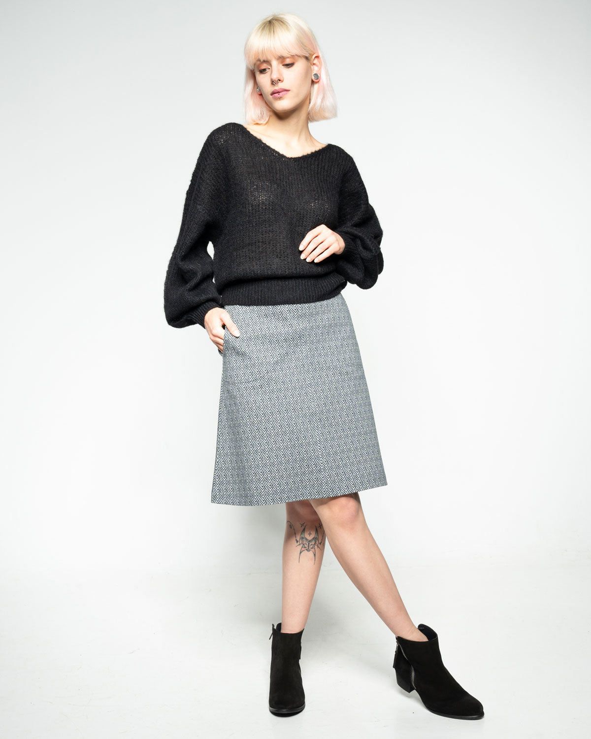 Light V-Neck Pullover