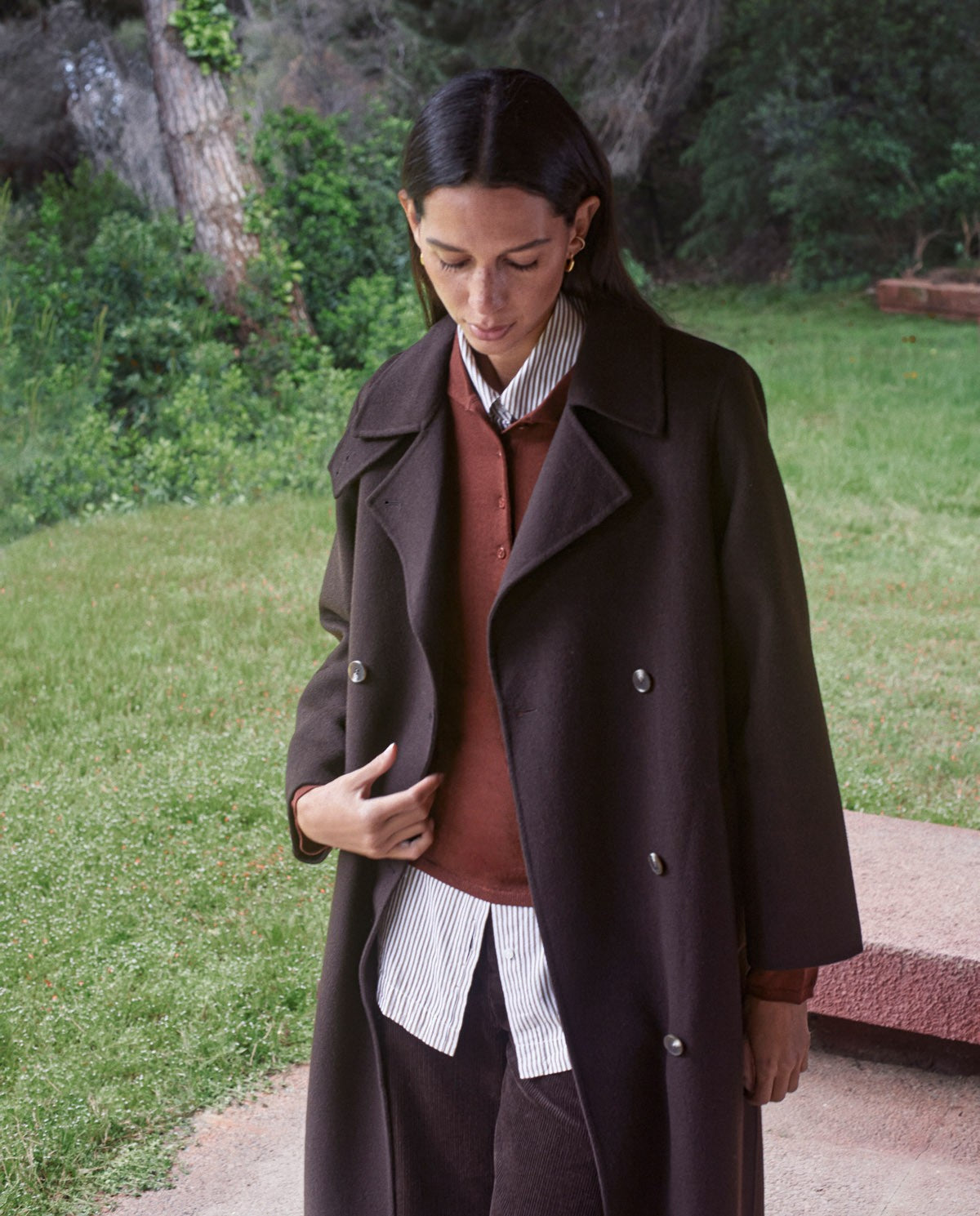 Handgefertigter langer Mantel aus Wollmischgewebe