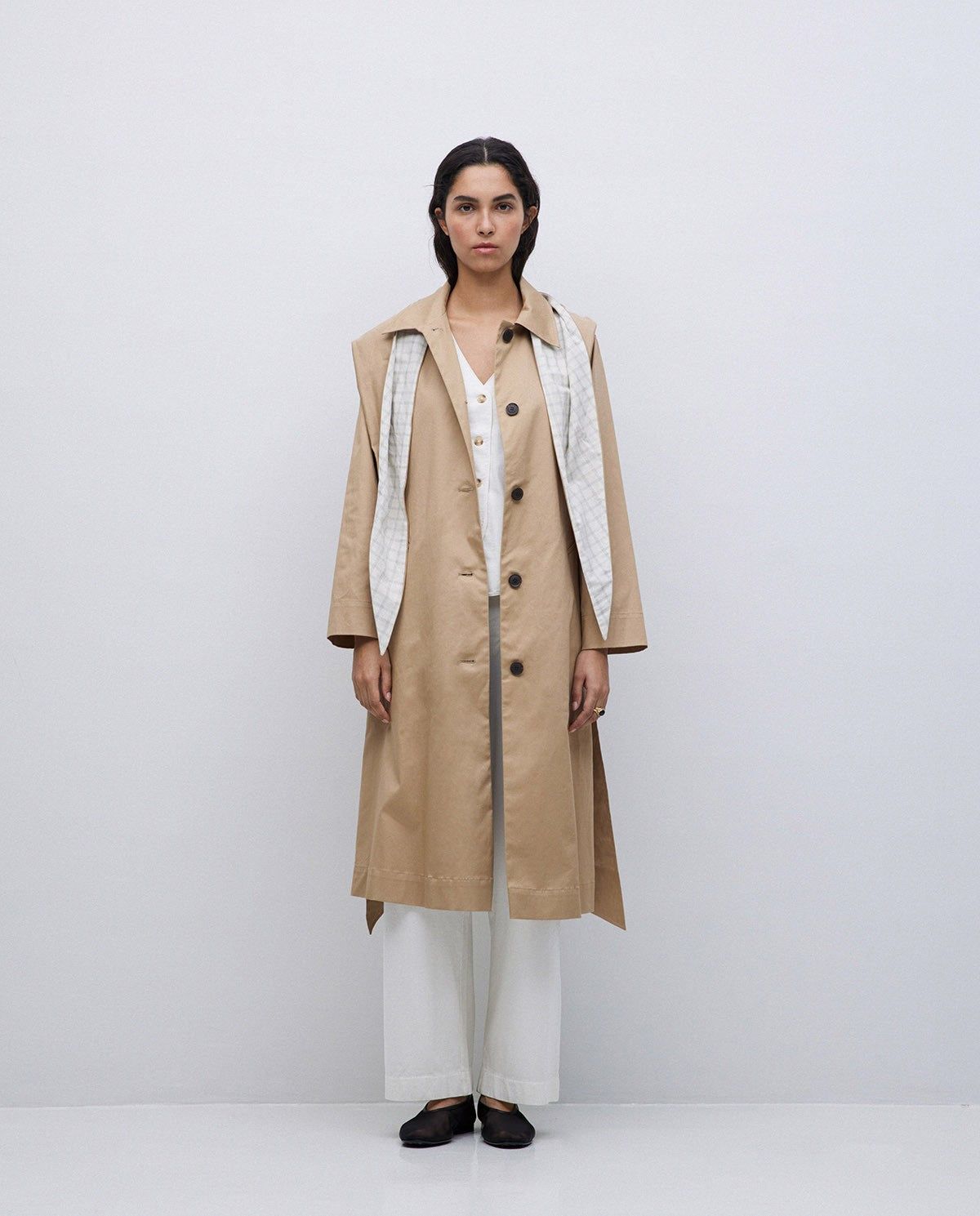 Trenchcoat aus Baumwolle in Camel – Ansicht von vorne #farbe_camel