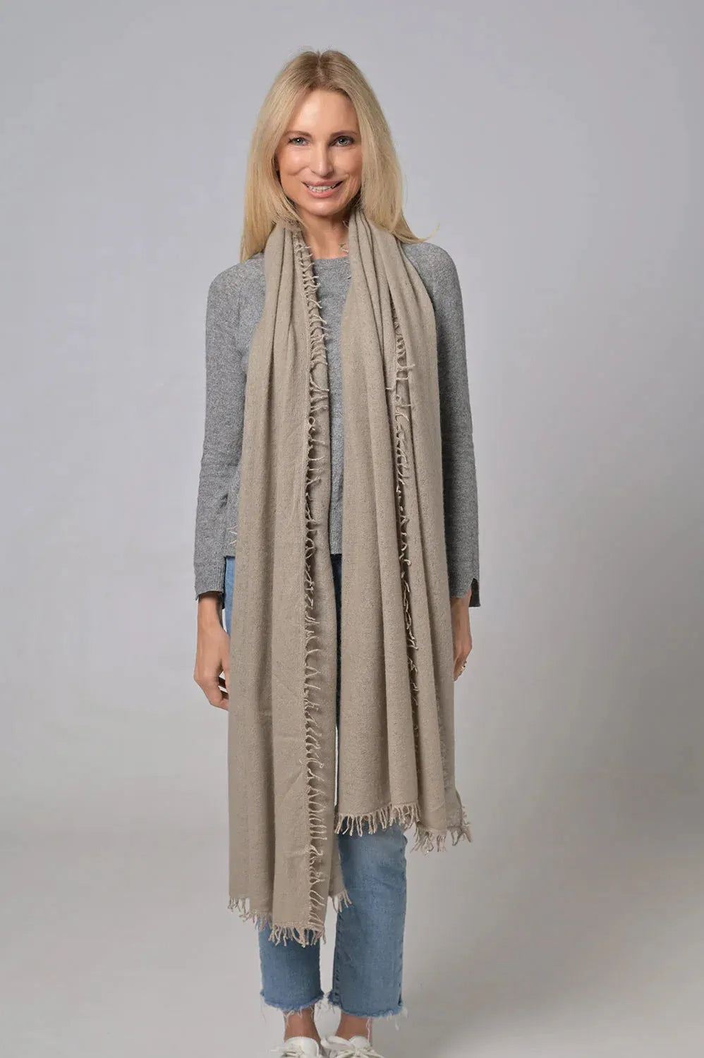 Kaschmirschal mit Lurexfäden in Cashmere – Frontansicht myloook #farbe_cashmere