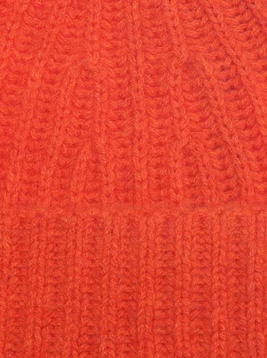 Ausschnitt einer Kaschmirmütze breit gerippt in Orange