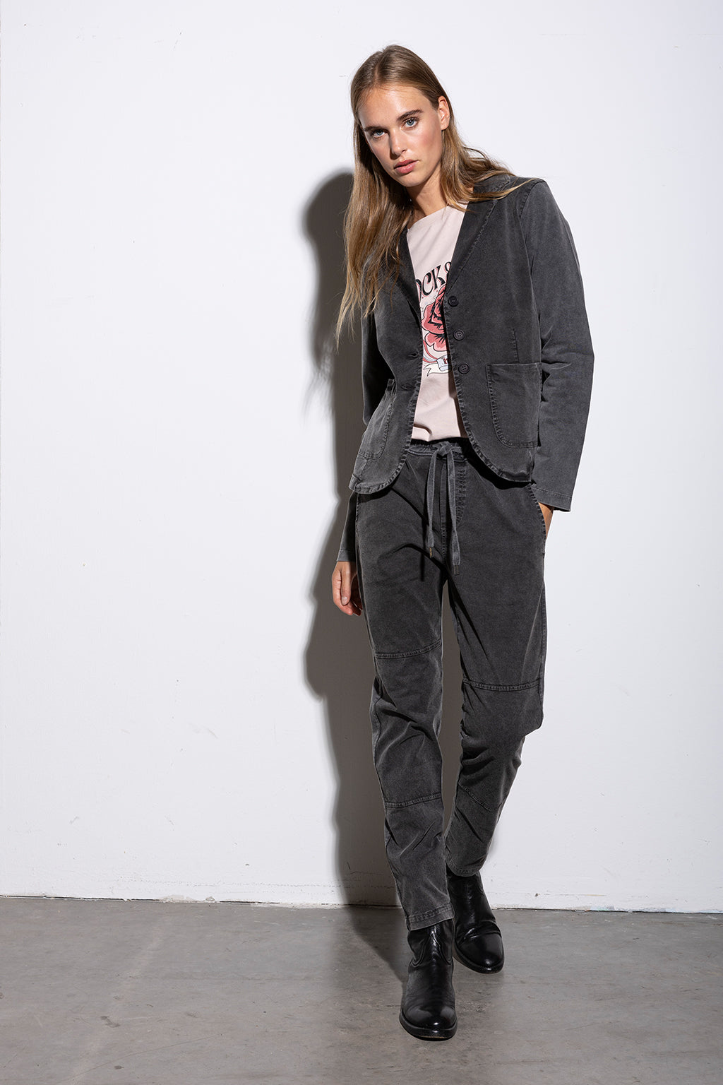 You Two Pant kombiniert mit passendem Blazer Frontansicht #farbe_schwarz