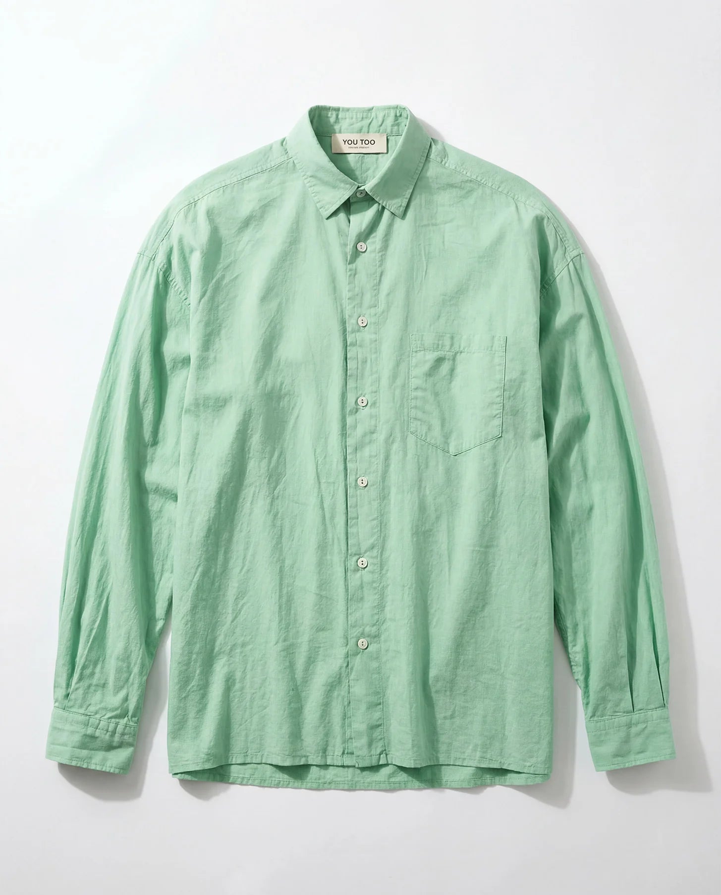 Cleo Blouse YOU TOO in Fresh Green, Produktansicht mit klassischem Hemdkragen und Brusttasche #farbe_fresh green