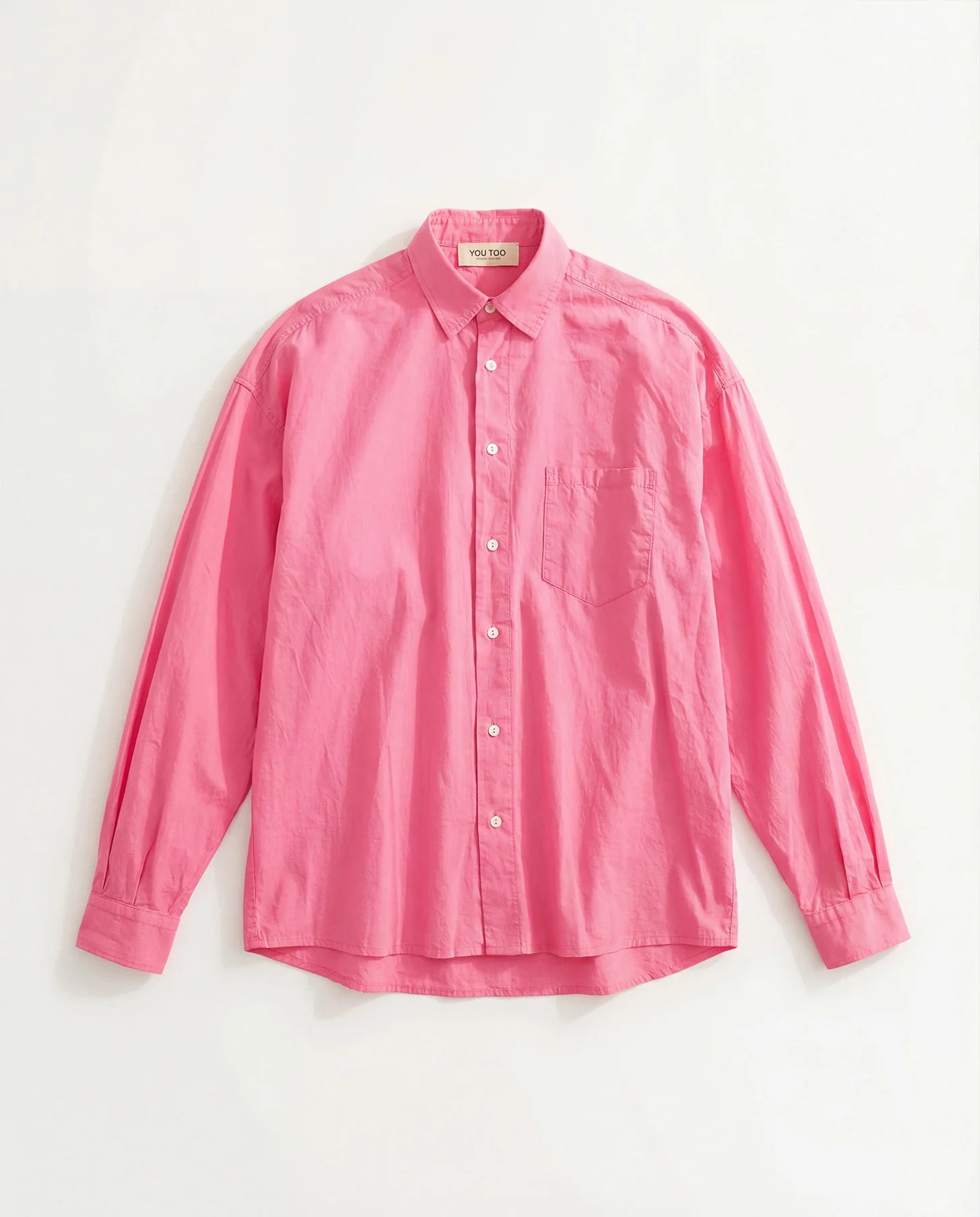 Cleo Blouse YOU TOO in Pink, Detailansicht mit aufgesetzter Brusttasche und Knopfleiste, 100% Baumwolle #farbe_pink