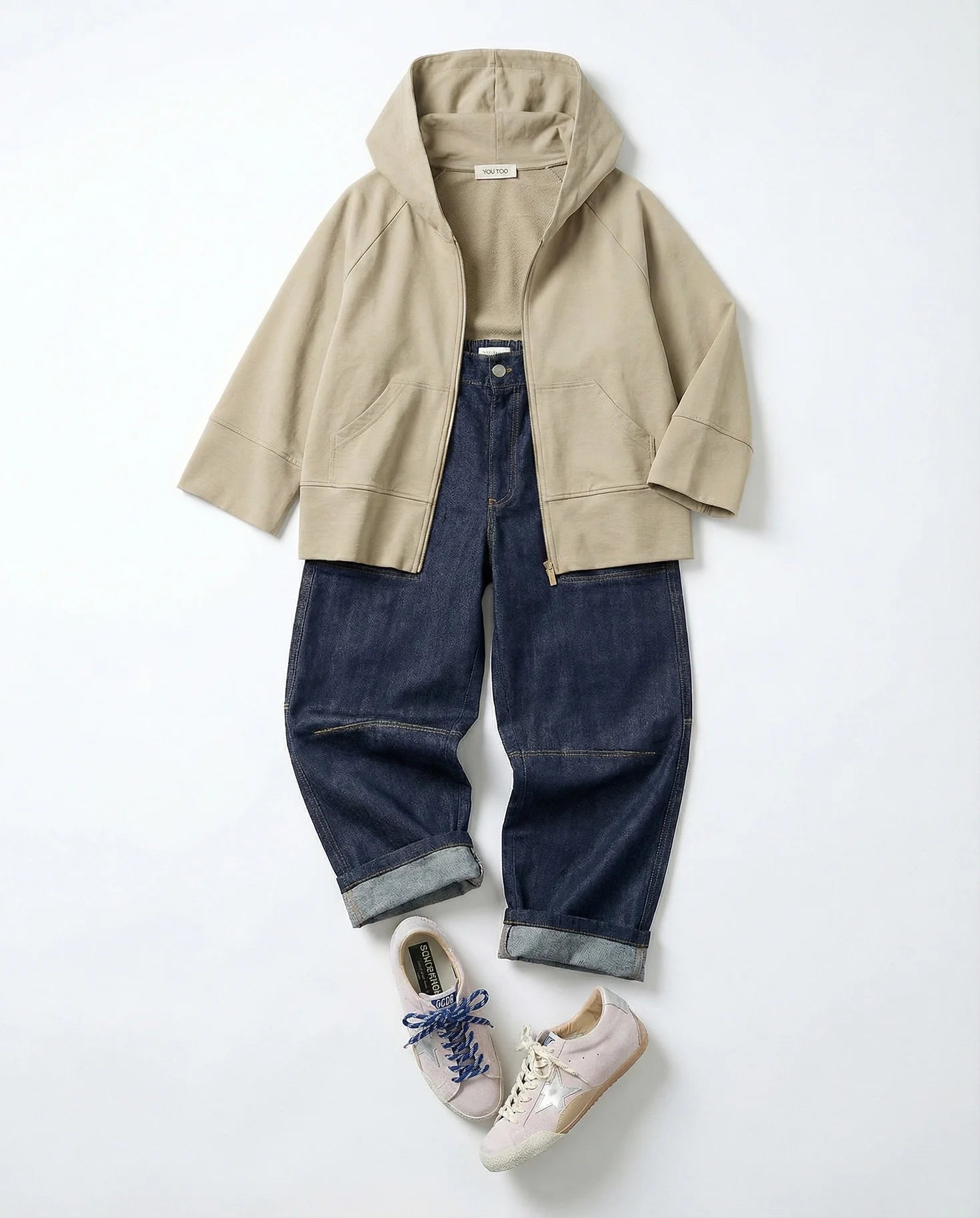 Produktbild Sweatjacke beige Frontansicht  und Jeans #farbe_fossil