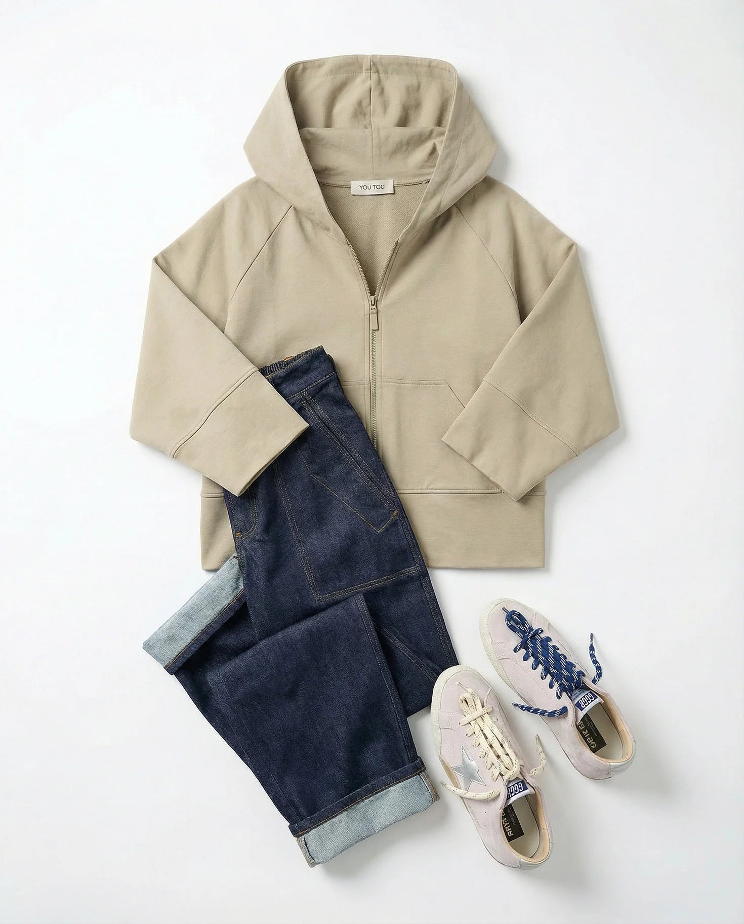 Produktbild Sweatjacke beige Frontansicht  und Jeans #farbe_fossil