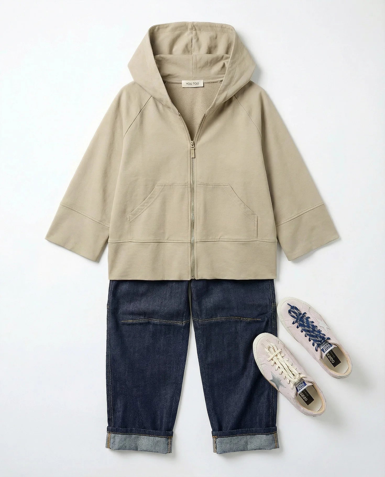 Produktbild Sweatjacke beige Frontansicht  und Jeans #farbe_fossil