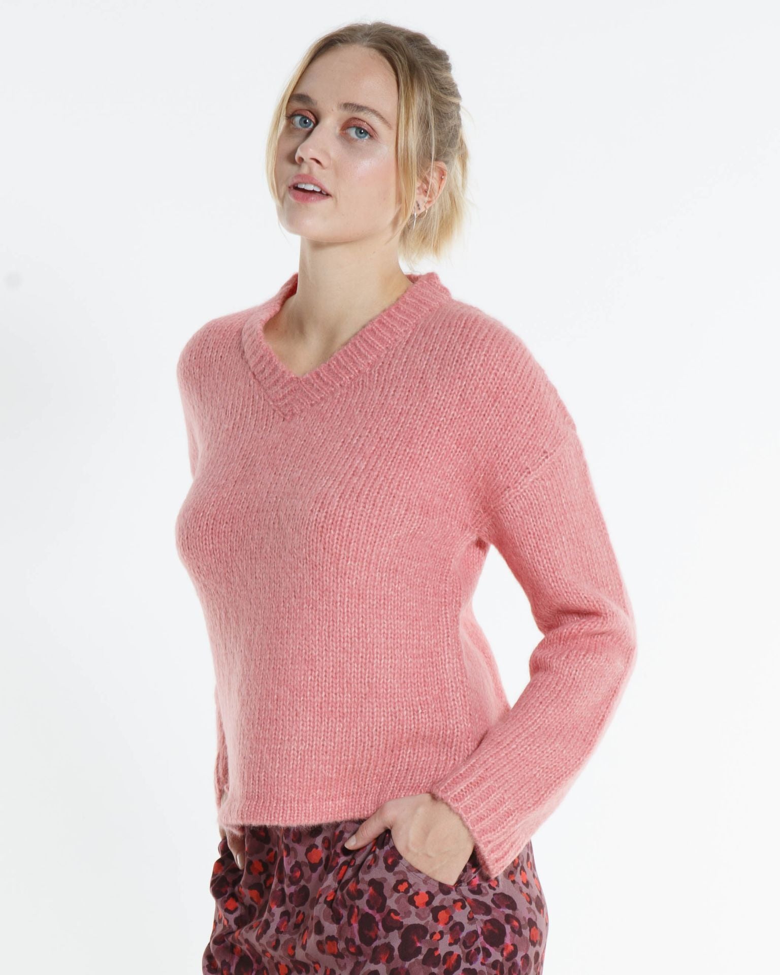 Suri V-Neck Pullover