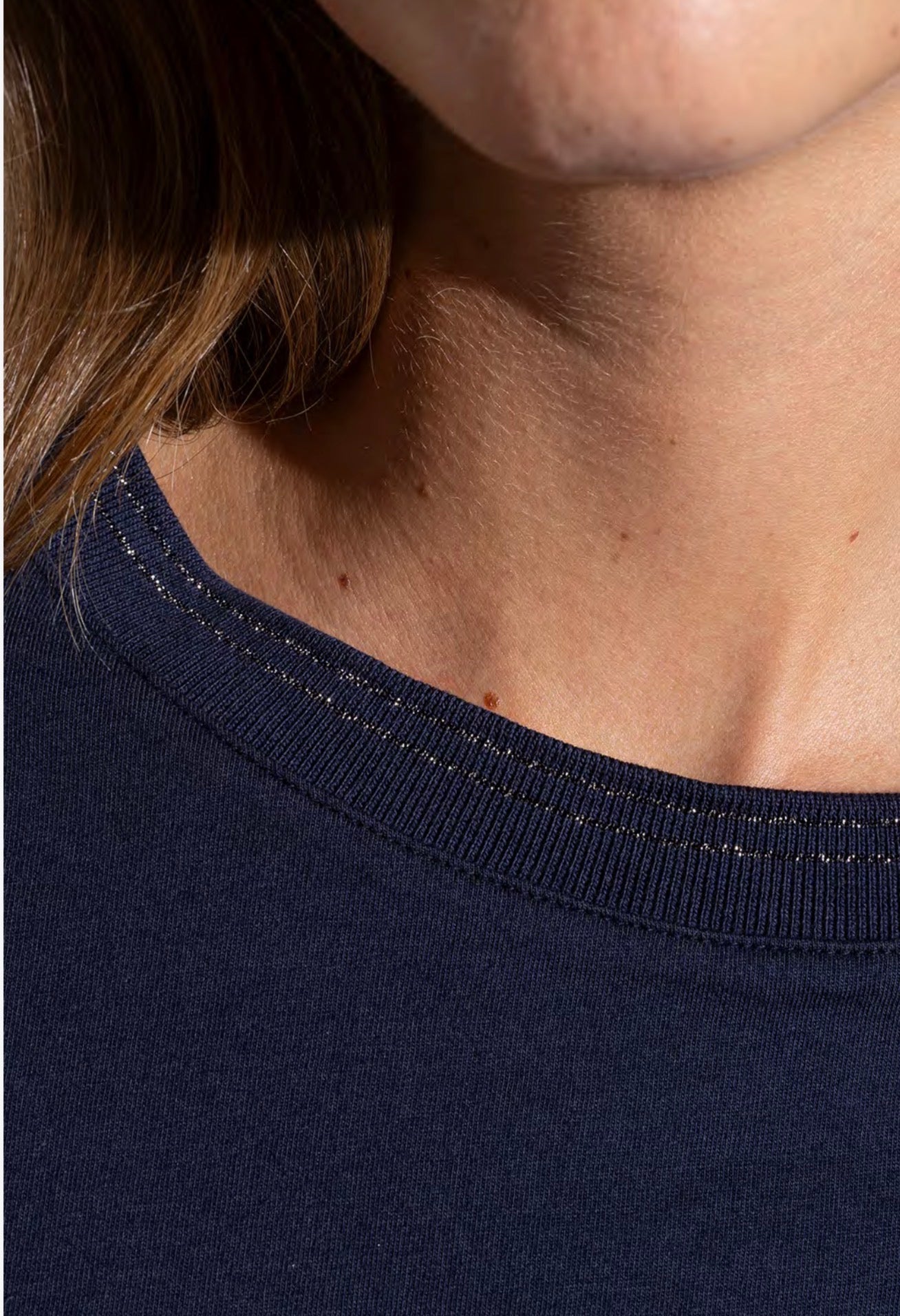 Shirt Tori von You Too in dunkelblau Ausschnitt #farbe_dunkelblau