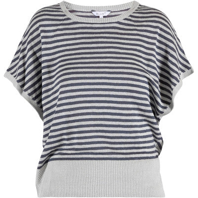 Laila Leinen Shirt in Grau Blau Gestreift, Frontansicht freistehend, Rippabschluss und weiter Schnitt sichtbar #farbe_grau blau gestreift